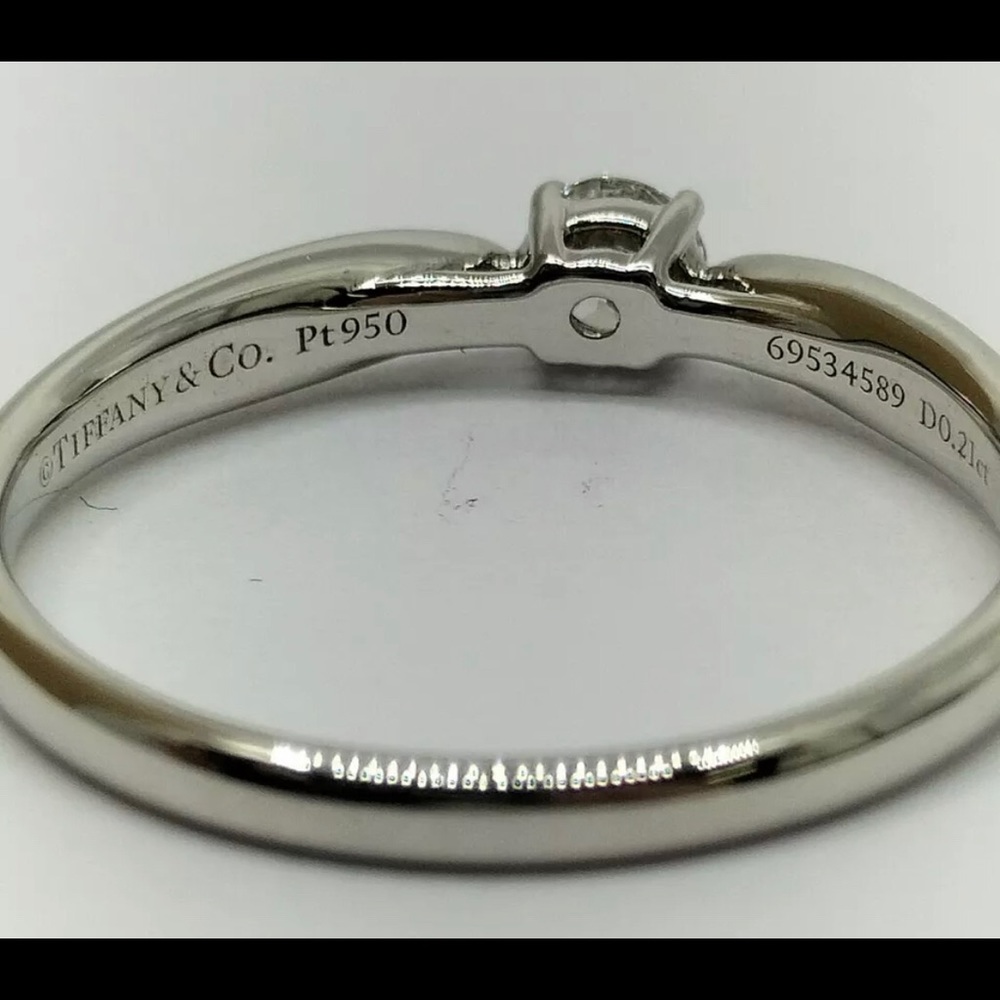 Tiffany and Co. diamond ring - Picture 5 of 6